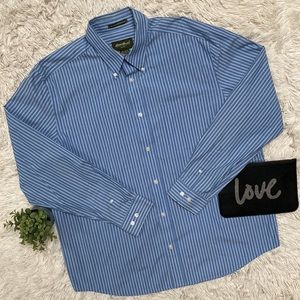 Eddie Bauer Wrinkle Resistant Button Down Shirt 💗 Blue Gray & White